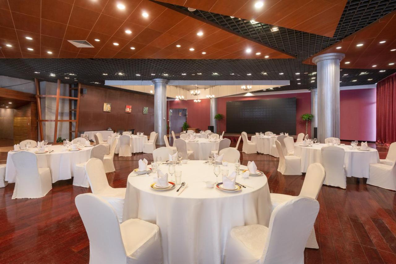 Holiday Inn Binhai Tianjin Exterior foto